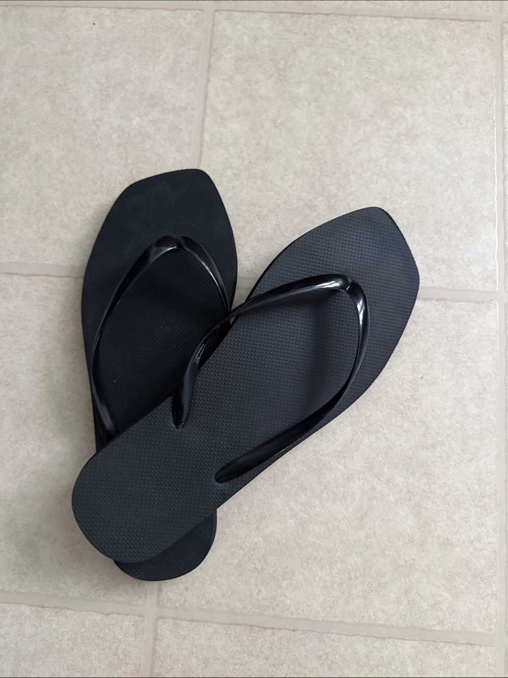 Classic Black Women's Flip Flop Sandals - Minimal Strappy Design size 10 new